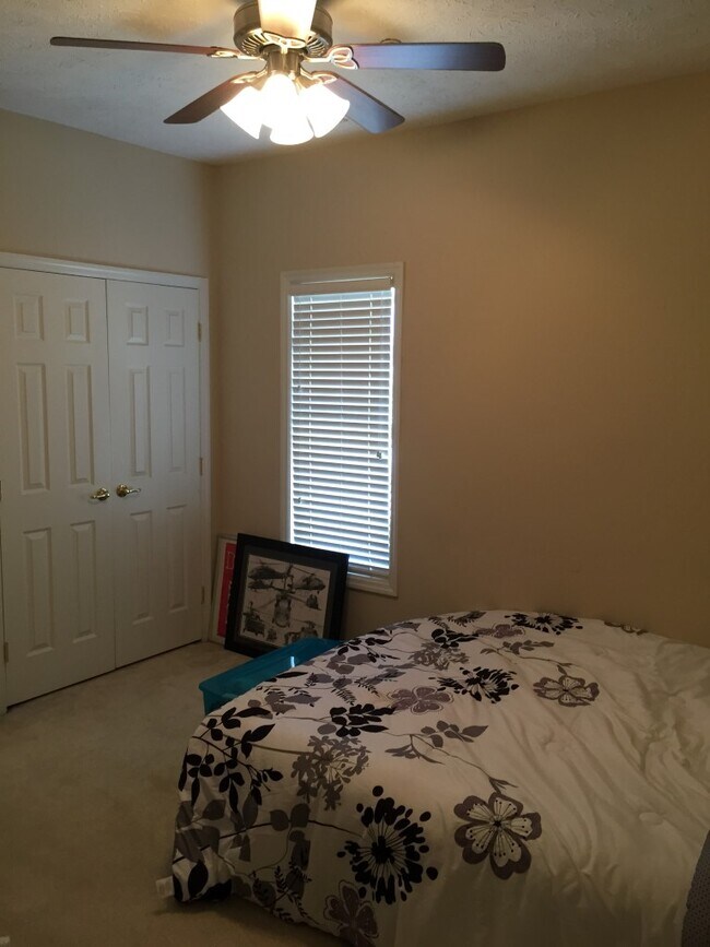 Building Photo - 522 Lionshead Rd