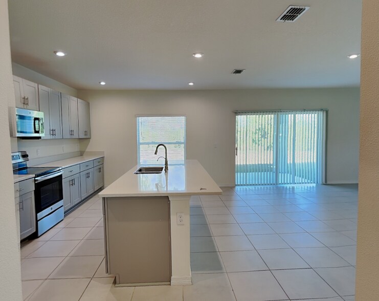 Building Photo - 3880 Fescue St