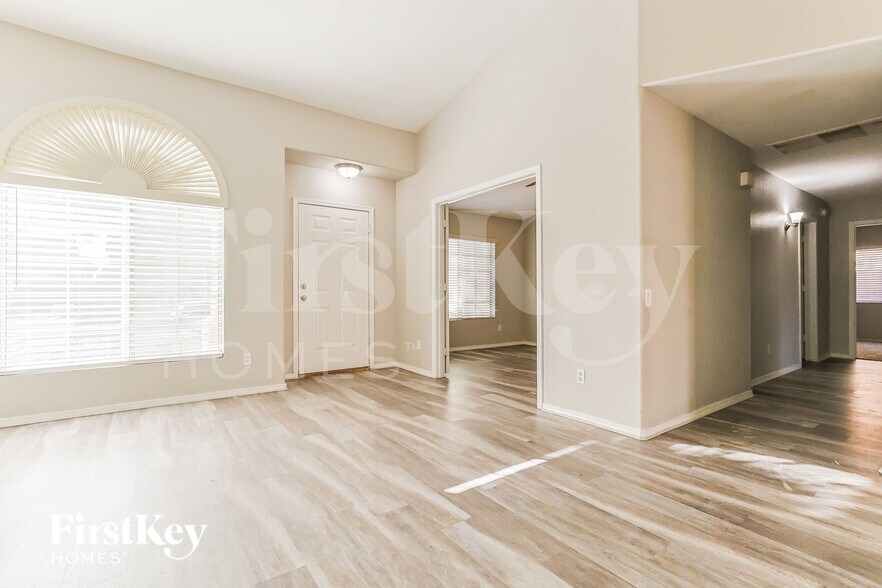 Building Photo - 1380 W Gary Dr