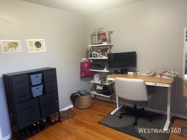 Building Photo - 2821 W Summerdale-2E