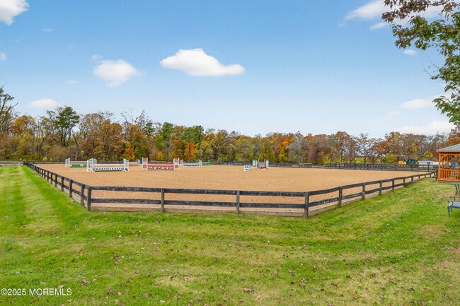 Building Photo - 52 Hill Rd