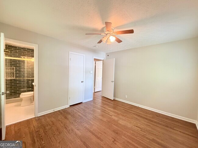 Building Photo - 1140 Azalea Cir NE