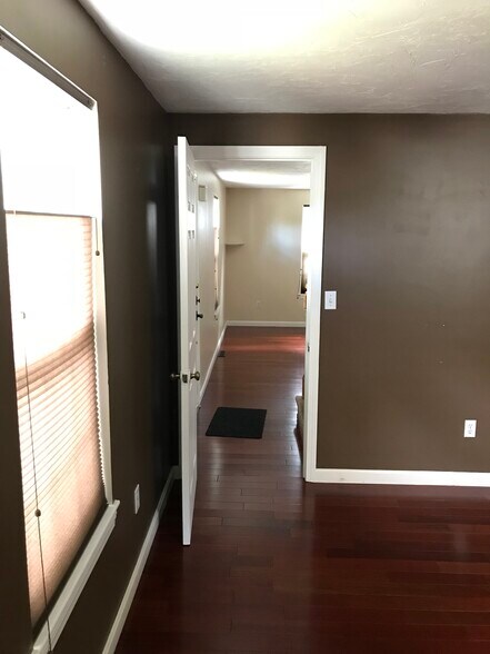 Building Photo - 16 Bowstring Way