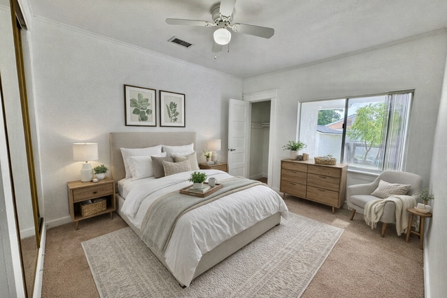 Building Photo - 1554 E Woodbury Rd