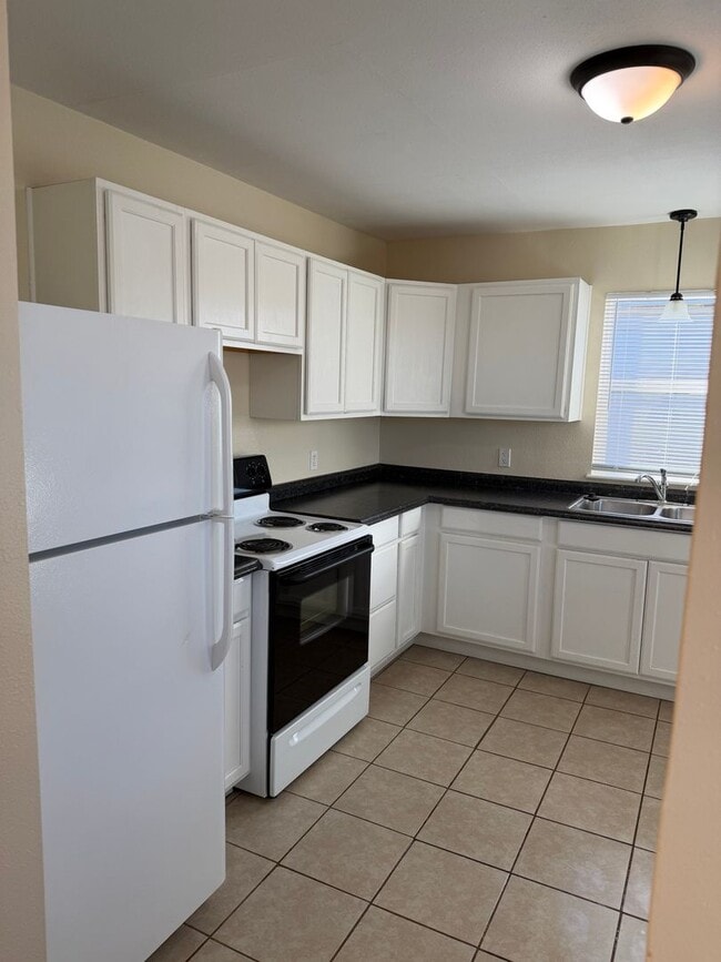 Building Photo - 304 W Chicago St