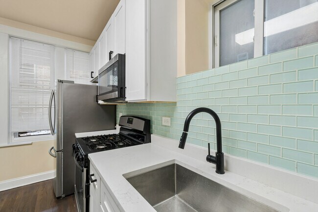 Building Photo - 2144 N Bell Ave