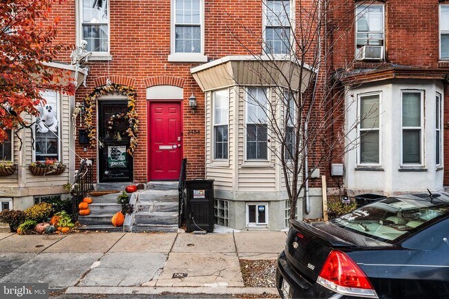 Building Photo - 2454 Amber St