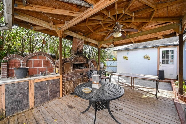 Building Photo - 13102 Richmond Ave.