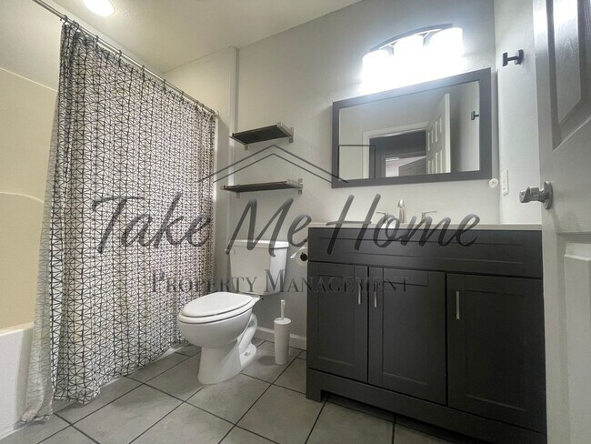Building Photo - 821 S Barberry Ct