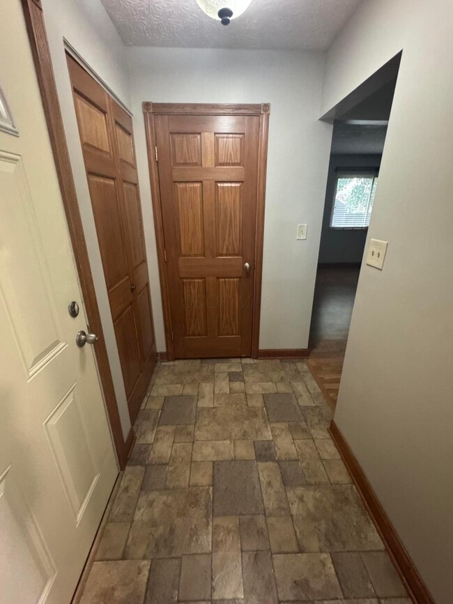 Building Photo - 2975 Stillmeadow Dr
