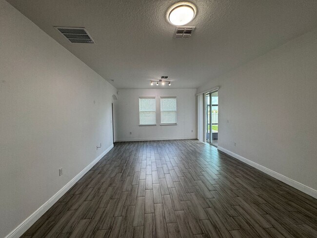 Building Photo - 2980 Scarlett Dr