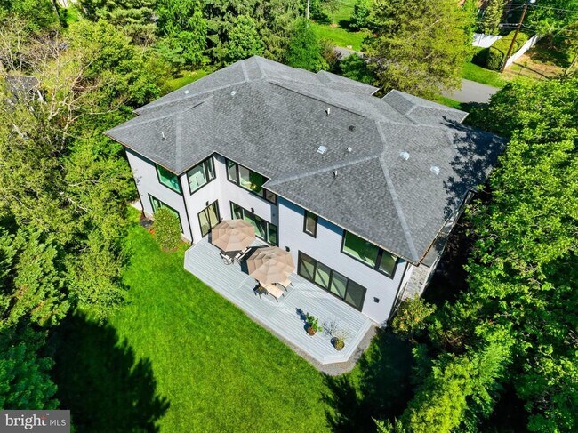 Building Photo - 1513 Oakview Dr