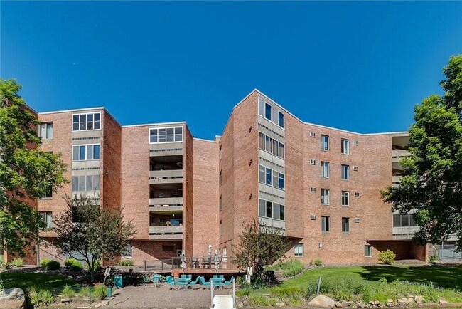 Building Photo - 329 Geneva Ave N