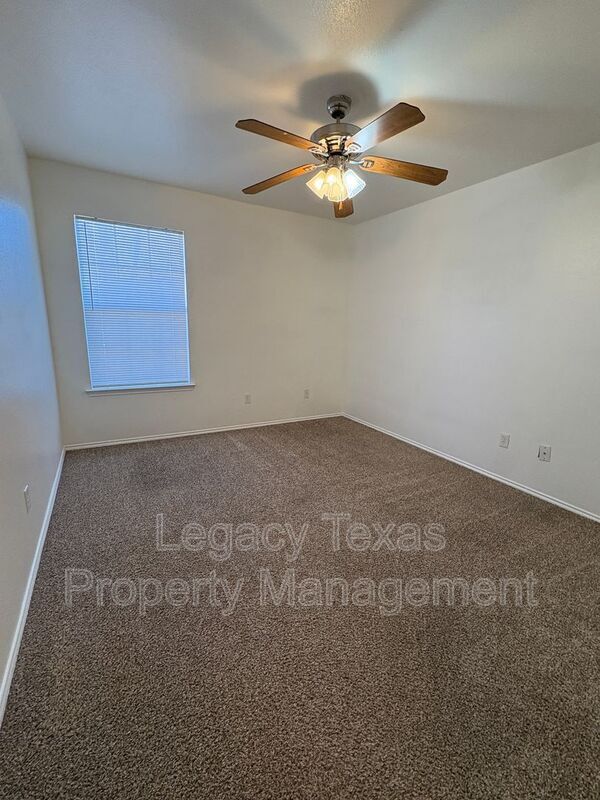 Building Photo - 641 Woodard Ave