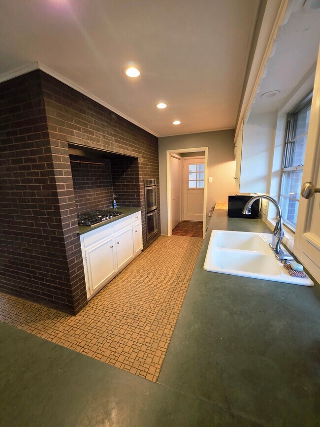 Building Photo - 534 Beechwood Dr