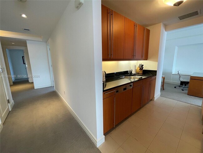 Building Photo - 1435 Brickell Ave