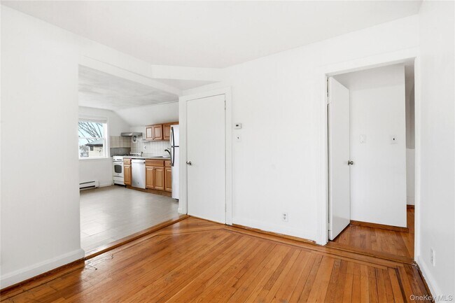 Building Photo - 1-12 Walnut St