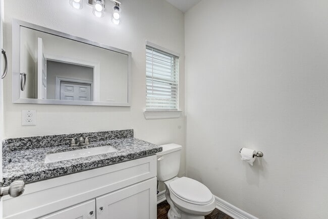 Building Photo - 410 N 4th St