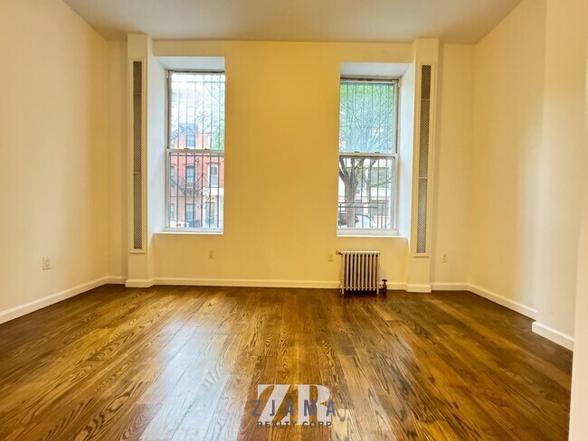 Building Photo - 196 Sackett St