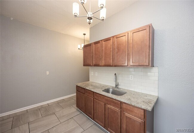 Building Photo - 1023 15th St