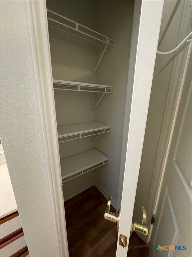 Building Photo - 1375 Canyon Trce