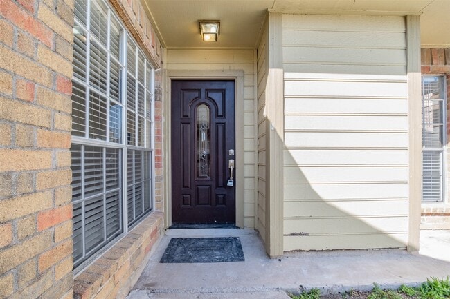 Building Photo - 11840 Spring Grove Dr