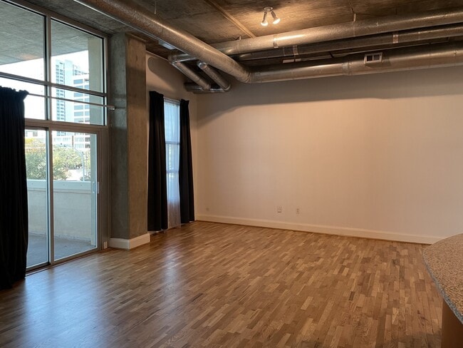 Building Photo - 1401 Calumet St