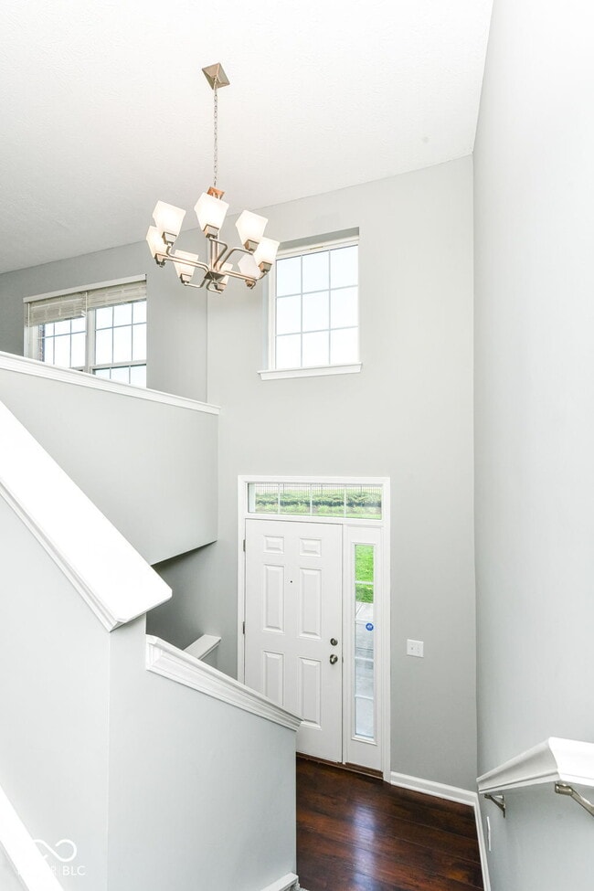 Building Photo - 9050 Mercer Dr