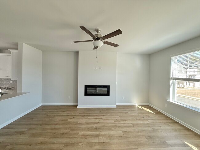 Building Photo - 206 Daybreak Ln