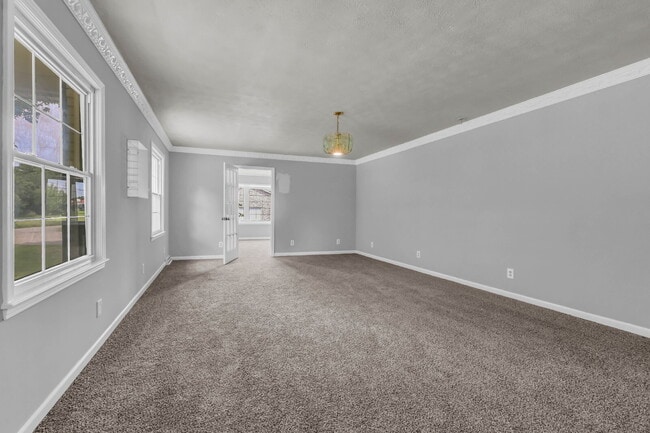 Building Photo - 359 Meadow Ln
