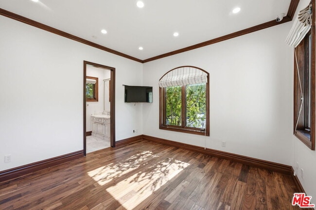 Building Photo - 2108 San Ysidro Dr