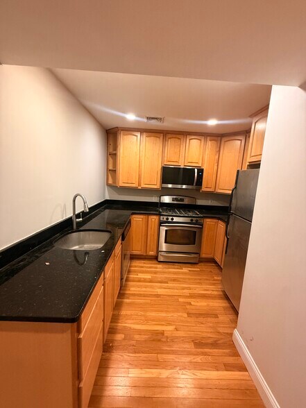 Building Photo - 135 Calumet St