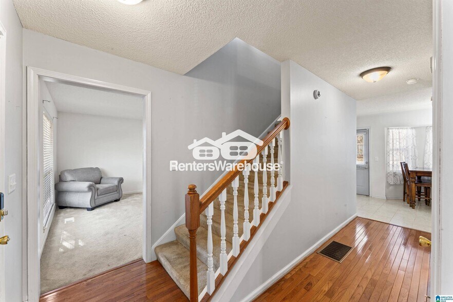 Building Photo - 3042 Wood Cir