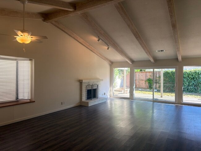 Building Photo - 8016 Sawgrass Cir