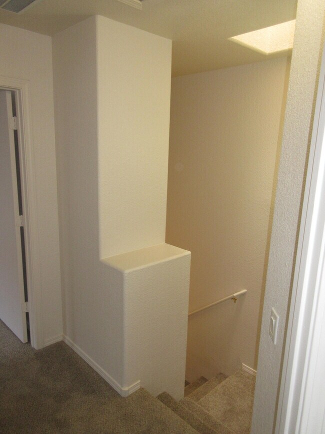 Building Photo - 6501 San Antonio Dr NE