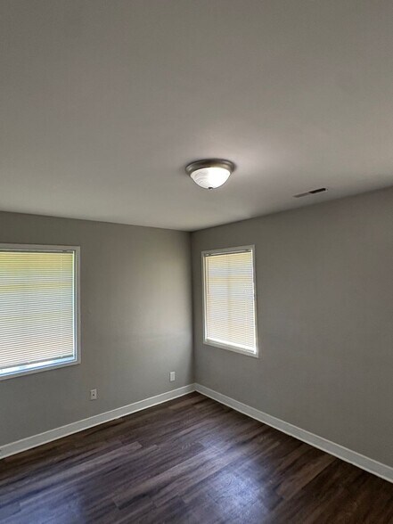 Building Photo - 3904 Kimball Ave