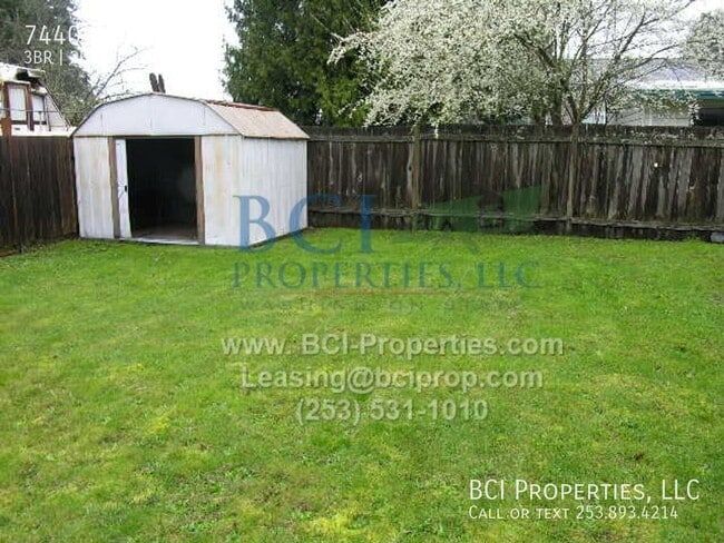 Building Photo - 7440 S. Pine-