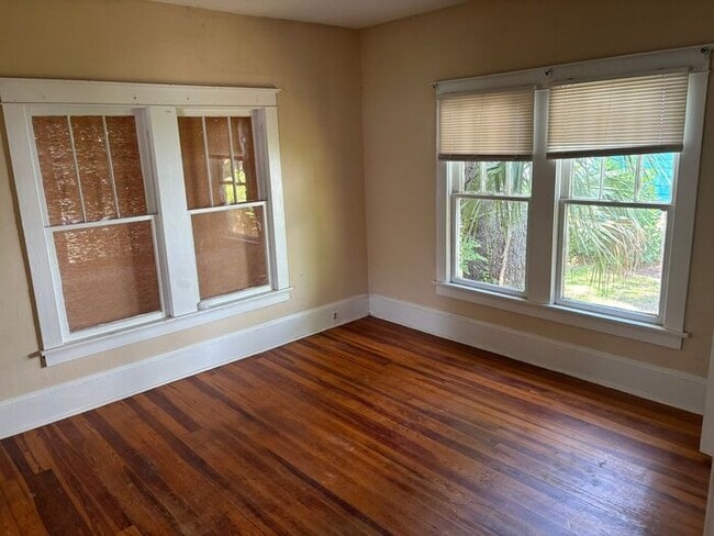 Building Photo - Historic Home in Historic Sought after New...