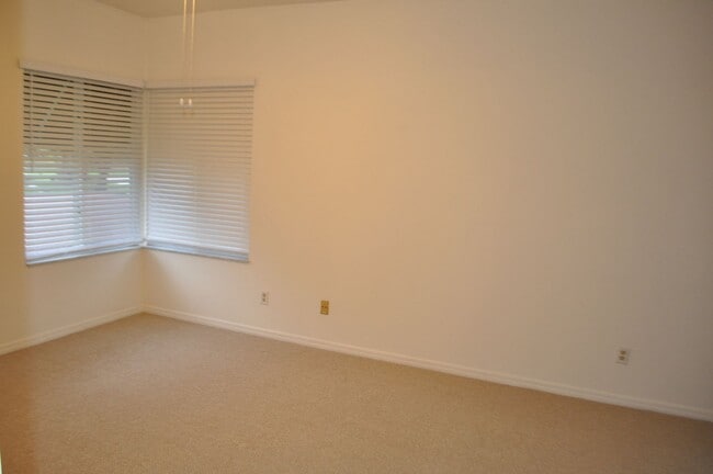 Building Photo - 2 Bedroom 2 Bath in Plantation Bay in Ormond Beach