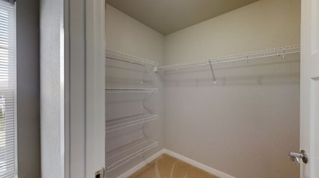 Building Photo - Condo Style Upper 2 Bedroom 2 Bathroom Apartment is Available