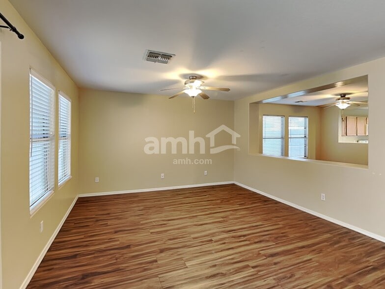 Building Photo - 18522 W Legend Dr