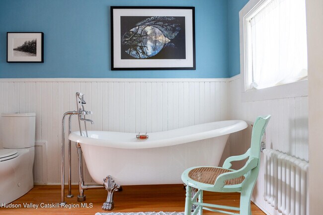 Building Photo - 5 Fairview Ave