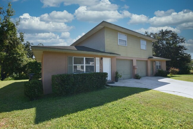 Primary Photo - 3/2 Half Duplex in N. Lakeland!