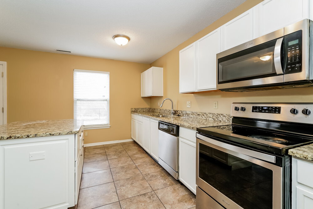Building Photo - 2044 Southernwood Ln