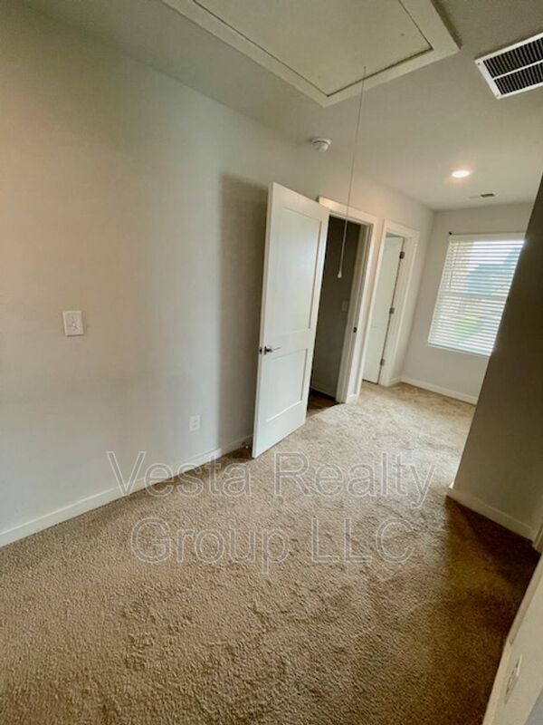 Building Photo - 909 Teabiscuit Wy