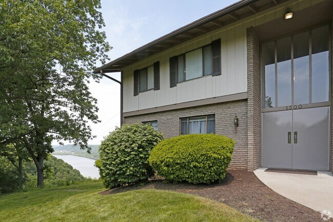 Building Photo - 700 Lee Dr
