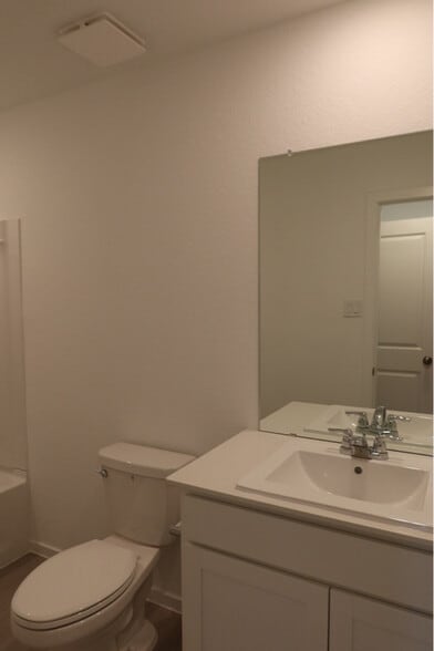 Building Photo - 5122 Red Drum Dr