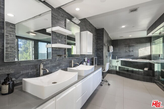 Building Photo - 2271 Gloaming Way