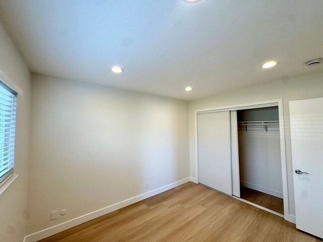 Building Photo - Updated 2 Bed, 1 Bath Home with Detached Office Space