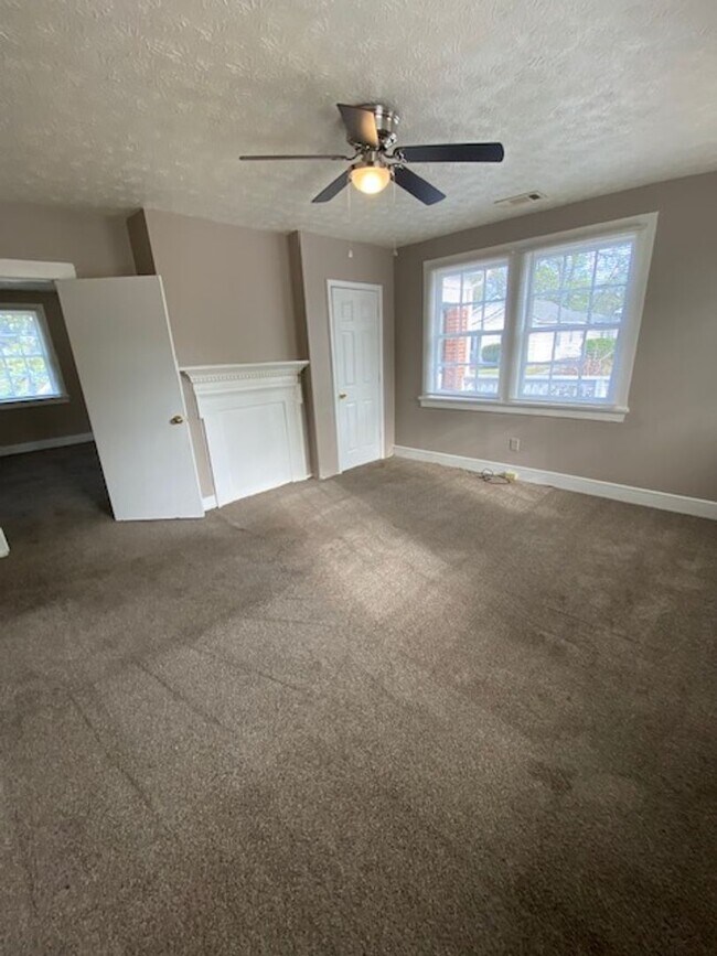 Building Photo - Located near Schools and Shopping. Ask about our "Move-In-Special".